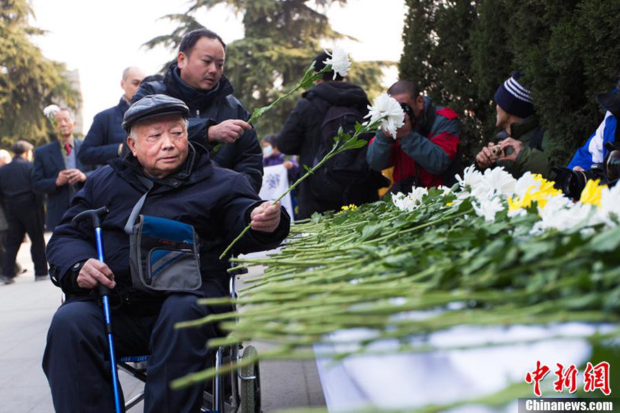 صور:اجتماع الجمهور لاحياء الذكرى ال76 لمذبحة نانجينغ (10)