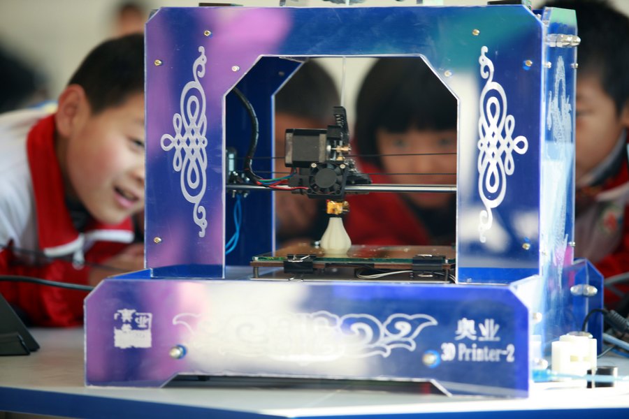 معلم من مقاطعة شاندونغ يصنع طابعة ثلاثية الأبعاد (2)