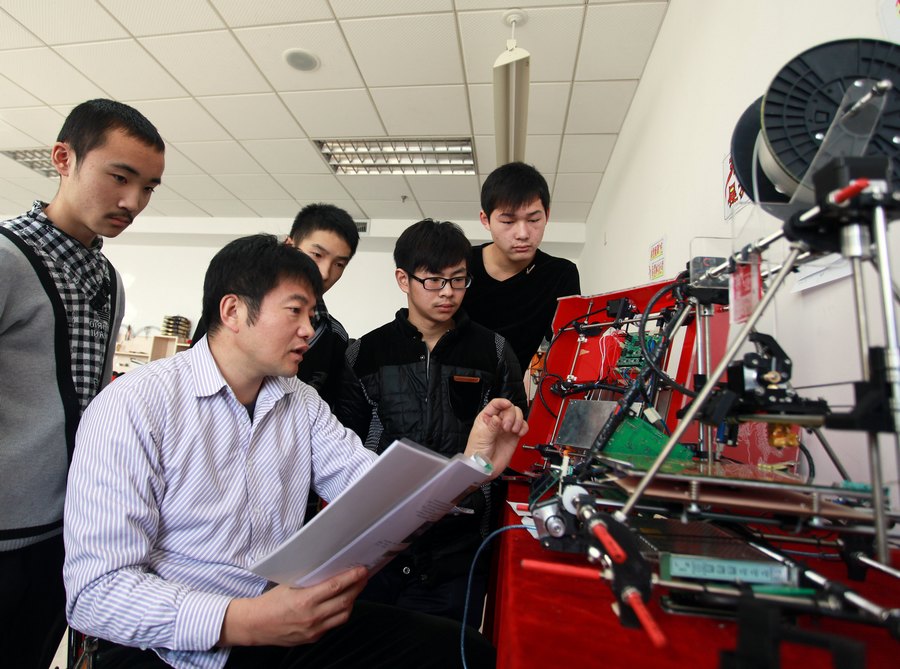 معلم من مقاطعة شاندونغ يصنع طابعة ثلاثية الأبعاد (5)