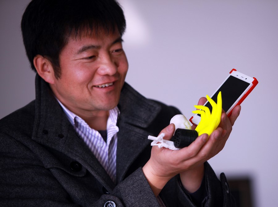 معلم من مقاطعة شاندونغ يصنع طابعة ثلاثية الأبعاد (3)