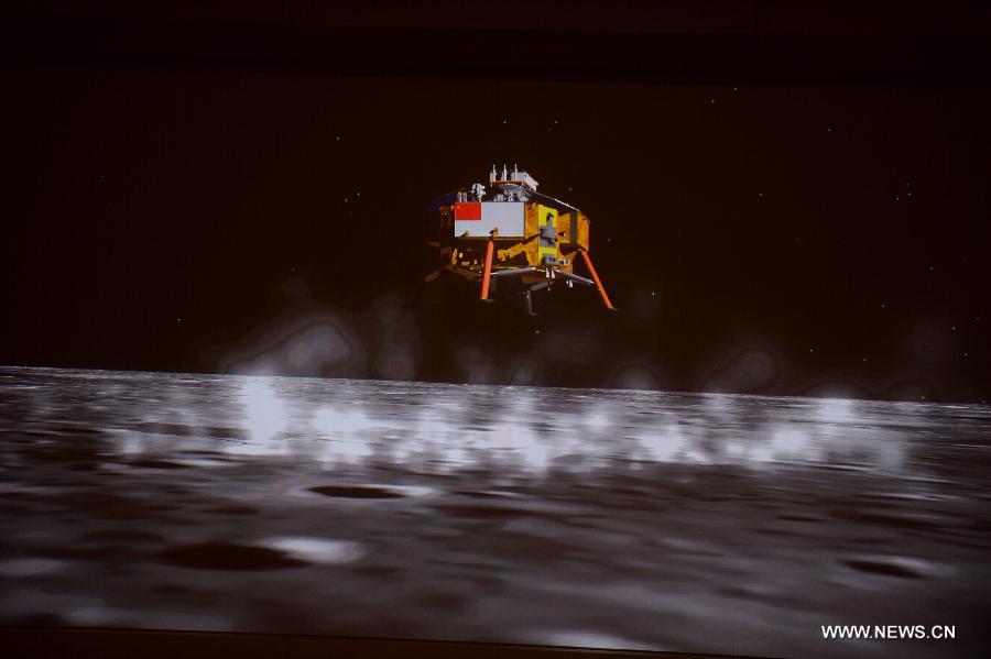 المسبار القمري الصيني تشانغ أ -3 يقوم بهبوط سلسل على سطح القمر (3)