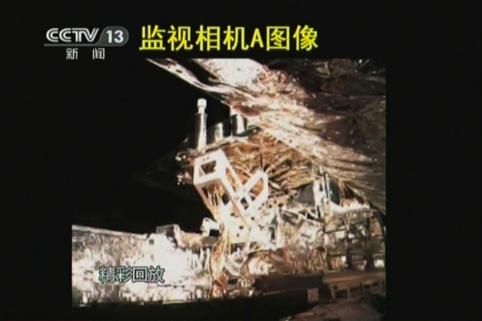 العربة القمرية الصينية " يويتو" تغادر مركبة الهبوط (3)