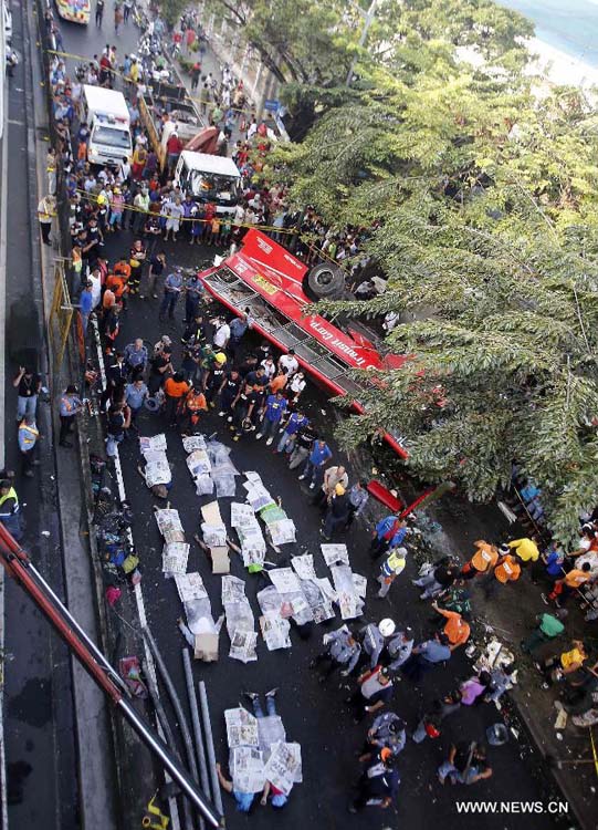 15 قتيلا إثر سقوط حافلة من على طريق معلق جنوبي العاصمة الفلبينية