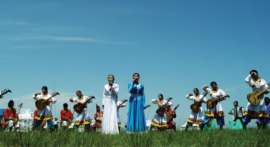 أغنية طويلة لقومية منغوليا     