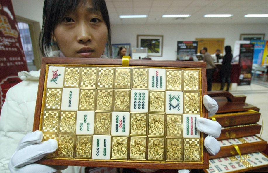 عرض أول مجموعة من لعبة ماجيانغ الذهبية فى العالم فى مدينة خفى حاضرة مقاطعة آنهوى بشرق الصين يوم 7 ديسمبر عام 2005.