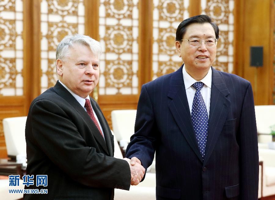 كبير المشرعين الصينيين يلتقي برئيس مجلس الشيوخ البولندي 