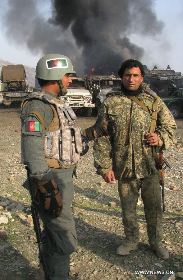 طالبان أفغانستان تهاجم قاعدة أمريكية قرب الحدود مع باكستان (2)