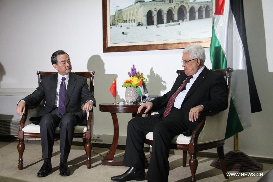 الرئيس الفلسطينى يجري محادثات مع وزير الخارجية الصيني
