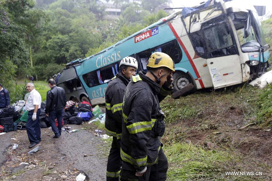 مصرع 14 على الأقل فى حادث مروري بالبرازيل (2)