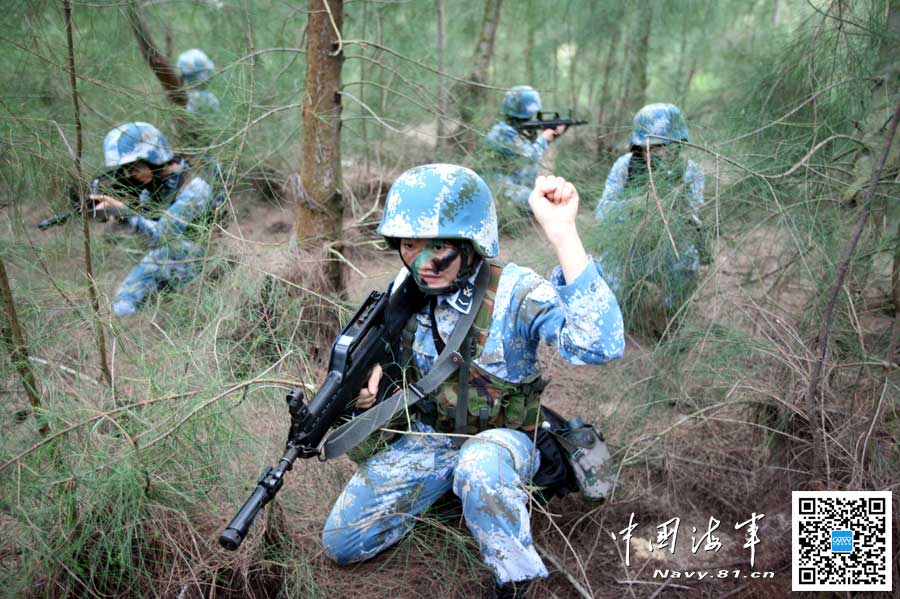 جيش التحرير الشعبى الصينى ينشر صورا لتدريبات الجنديات البرمائيات (13)