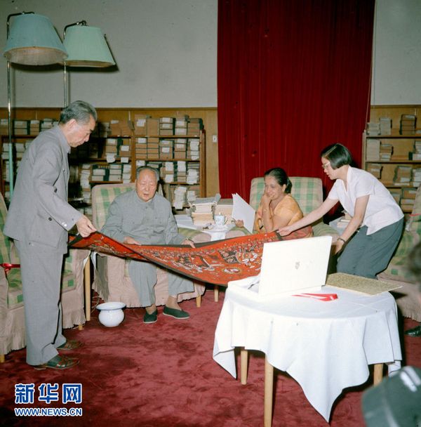 ماو تسي دونغ وتشو ان لاى يلتقيان برئيس وزراء جمهورية سري لانكا السيدة سيريمافو باندارانايكا في 28 يونيو 1972