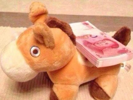 " الحصان فوقه نقود " يحرز شعبية كبيرة على الانترنت فى الصين