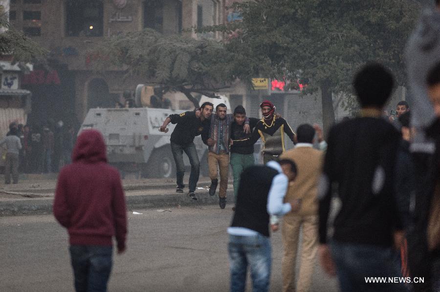 قتيل و3 مصابين فى اشتباكات بين الشرطة المصرية والاخوان المسلمين (2)