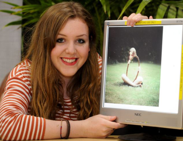 صور إبداعية لفتاة بريطانية باستخدام المرآة (4)