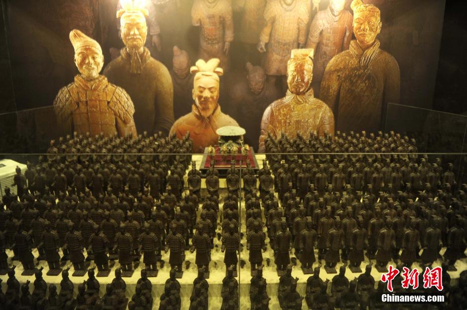 "تماثيل الجنود والخيول الصلصالية" مصنوعة من الشوكولاته تظهر في تشونغتشينغ  (3)