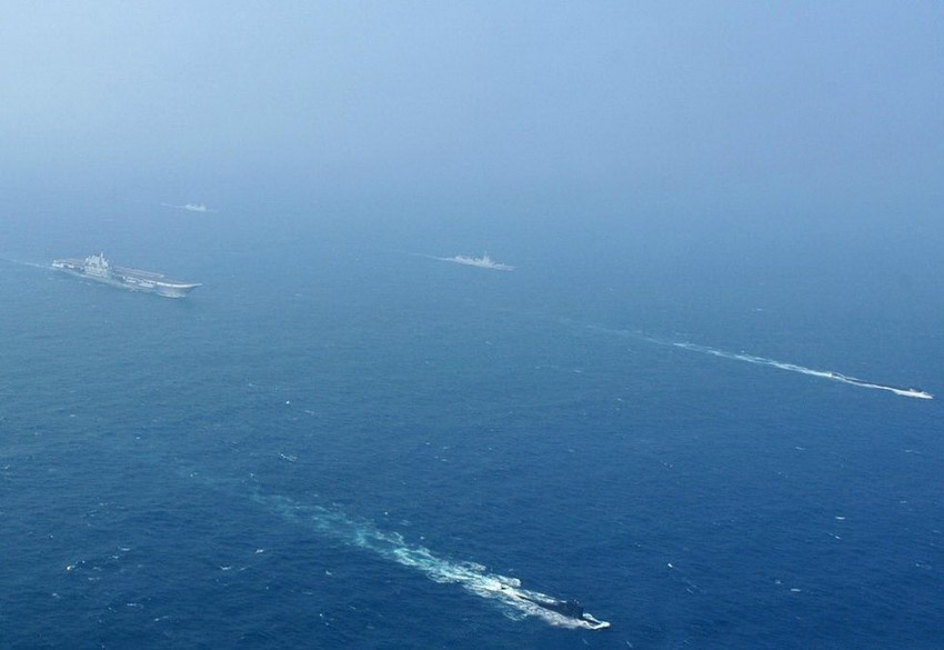 أحدث صور لملاحة أسطول حاملة الطائرات الصينية في بحر الصين الجنوبي  (17)