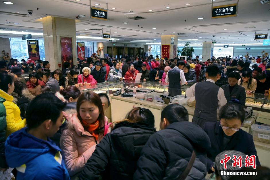 تهافت الصينيين على شراء الذهب في رأس السنة الجديدة 