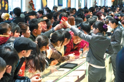 تهافت الصينيين على شراء الذهب في رأس السنة الجديدة  (3)