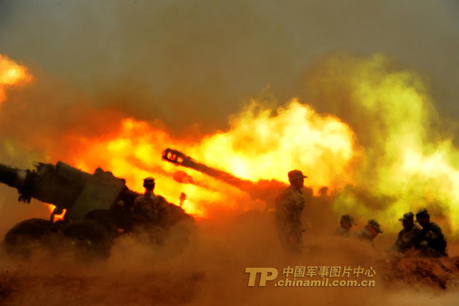 لحظات إطلاق النار لأسلحة جيش التحرير الشعبي الصيني  (10)