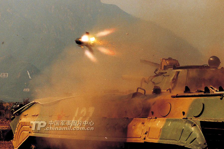 لحظات إطلاق النار لأسلحة جيش التحرير الشعبي الصيني 