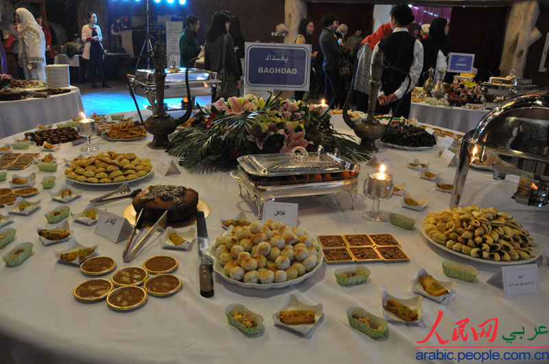 تقرير إخباري: جمعية عقيلات السفراء العرب لدى بكين تقيم حفلاً خيرياً لدعم دور رعاية الأيتام في الصين  (8)