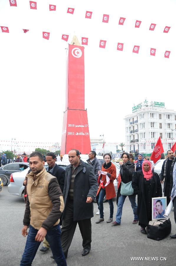 تقرير إخباري: تونس تحيي الذكرى الثالثة لـ"الثورة" وسط تزايد الغموض والإنقسام السياسي  (8)