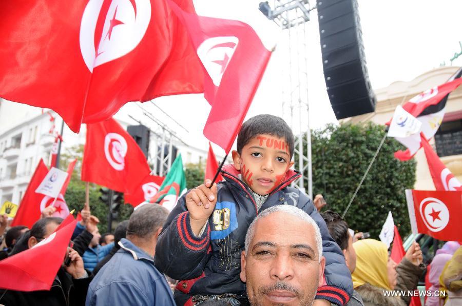 تقرير إخباري: تونس تحيي الذكرى الثالثة لـ"الثورة" وسط تزايد الغموض والإنقسام السياسي  (4)