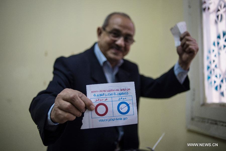 تحقيق إخبارى: طوابير المصريين تحول الاستفتاء لـ"عرس ديمقراطي" والرغبة فى الاستقرار ترجح "نعم" (2)