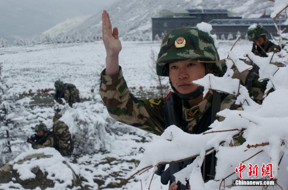 جنود سيتشوان  يقومون  بتدريبات المقاومة ضد البرد  (7)
