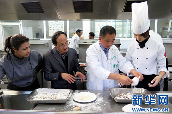 صور:الطبخ الصيني يدخل المعهد العالي للسياحة في تونسي (11)