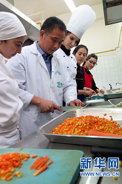 صور:الطبخ الصيني يدخل المعهد العالي للسياحة في تونسي (4)