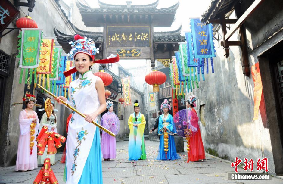 مدينة قديمة فى هونان تجند "آلهة الثروة" لتقديم البركات للزوار خلال عيد الربيع (5)
