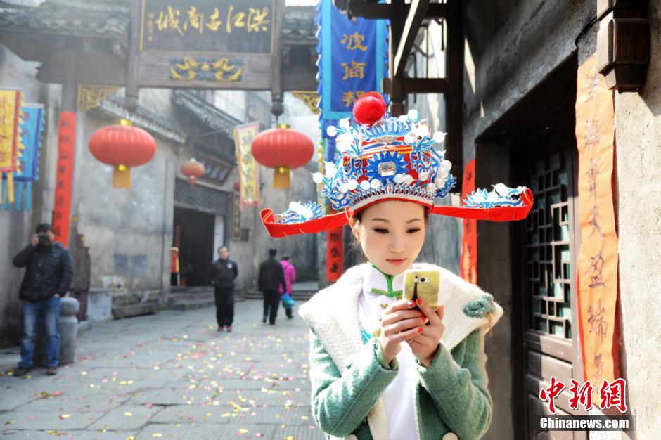 مدينة قديمة فى هونان تجند "آلهة الثروة" لتقديم البركات للزوار خلال عيد الربيع (3)