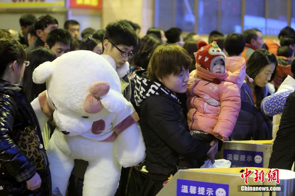 إنطلاق موسم "الهجرة العظيمة " في الصين مع إقتراب عيد ربيع 2014 & (8)