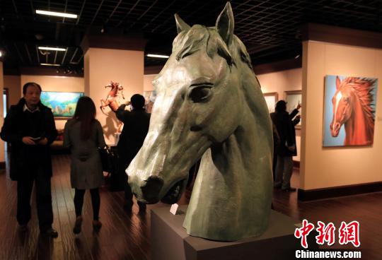 تنظيم معرض فني بعنوان "مئة حصان يستقبلون الربيع " فى شانغهاي 