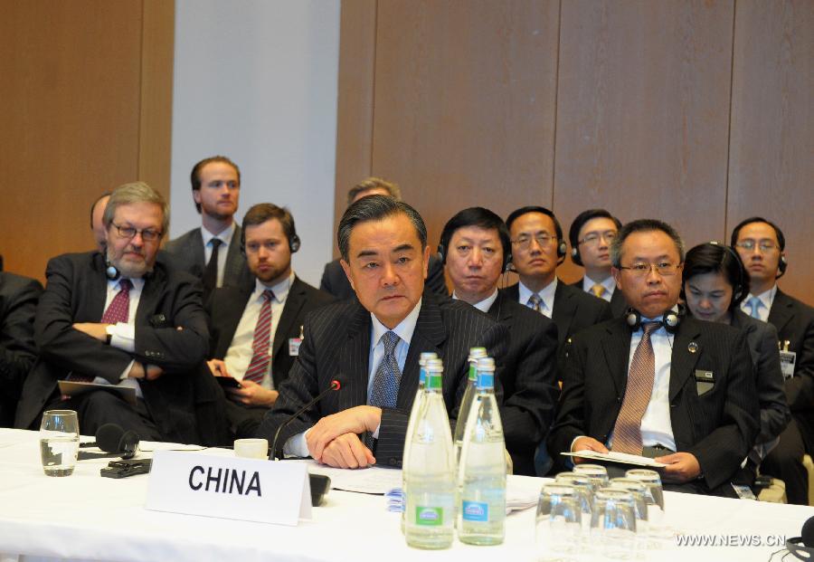 وزير الخارجية الصيني: الثقة والصبر والمثابرة مطلوبين لإنجاح محادثات السلام السورية 