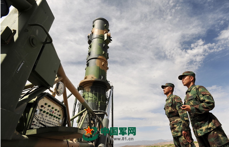 الجيش الصيني ينشر صور عن إطلاق القوات المدفعية الثانية صاروخ استراتيجي جديد  (3)