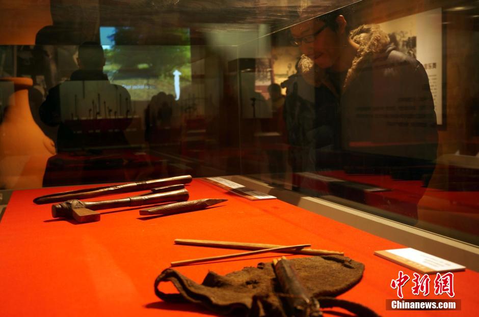 معرض الأسلحة التقليدية الأفريقية يقام في مقاطعة صينية (6)