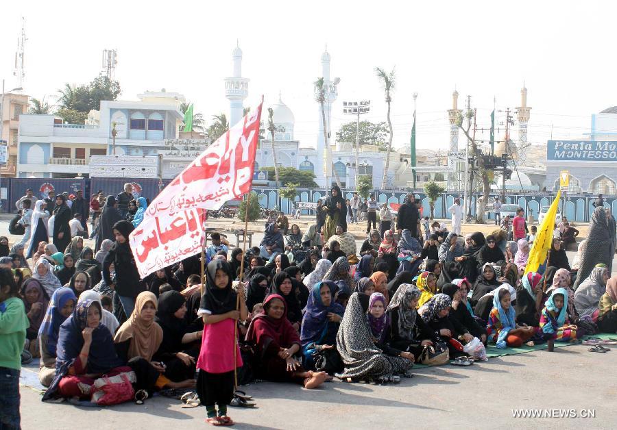استمرار المظاهرات ضد الهجوم الانتحاري يوم الثلاثاء فى باكستان