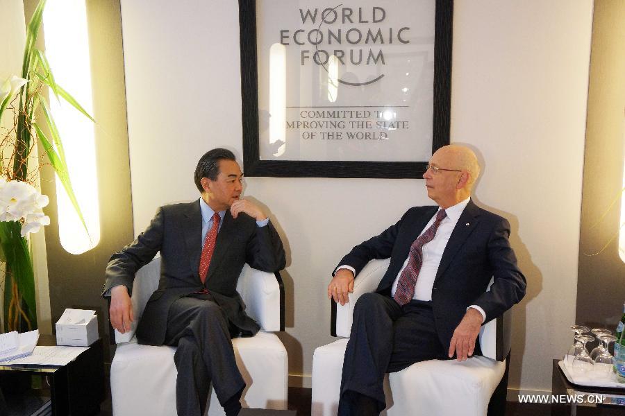 وزير الخارجية الصيني يؤكد على اهمية التعاون مع منتدى دافوس