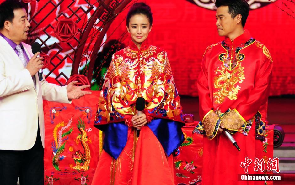 حفل زفاف حسب التقاليد الصينية بين النجم تشن سي تشنغ والنجمة تونغ لي يا  (2)