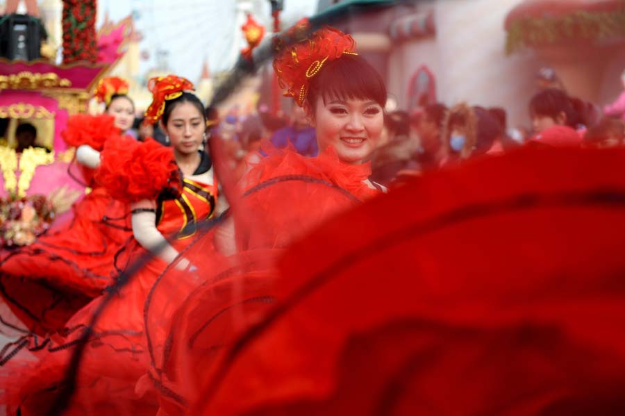 مهرجان المعبد الدولي في بكين يجذب زيارة مواطنين (4)