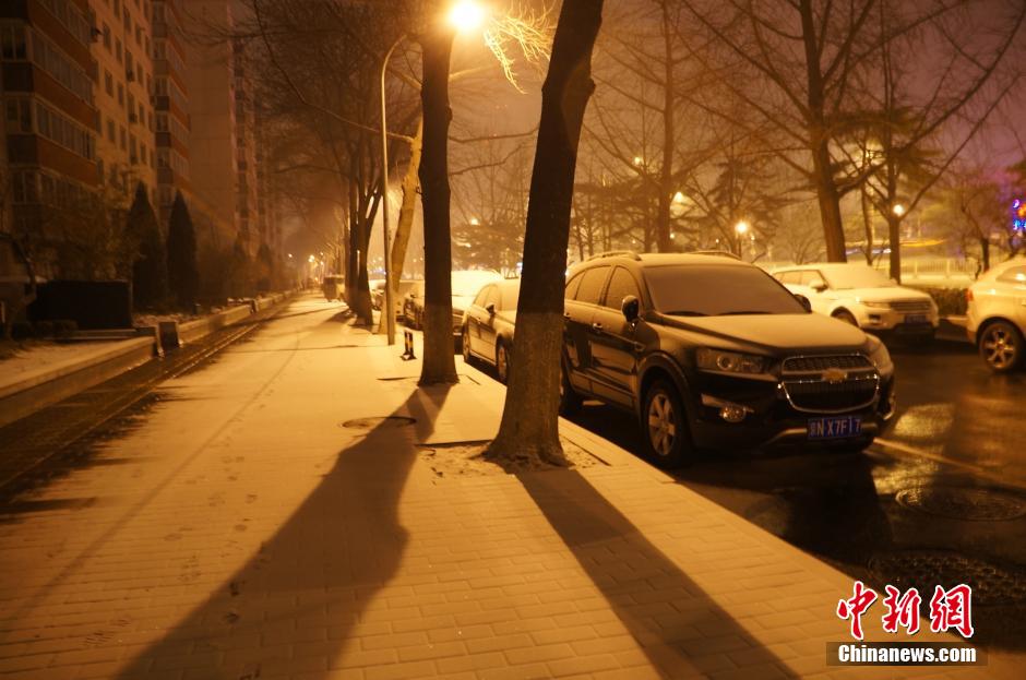 صور: بكين أول يوم تساقط الثلج عام 2014 (18)