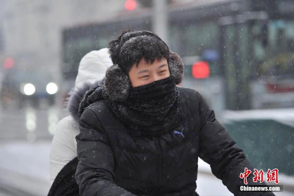 صور: بكين أول يوم تساقط الثلج عام 2014 (11)