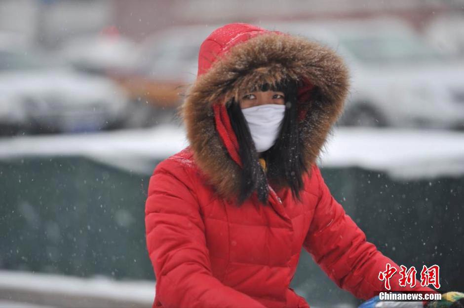 صور: بكين أول يوم تساقط الثلج عام 2014 (9)