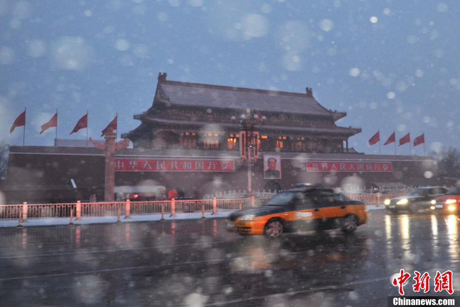 صور: بكين أول يوم تساقط الثلج عام 2014 (8)