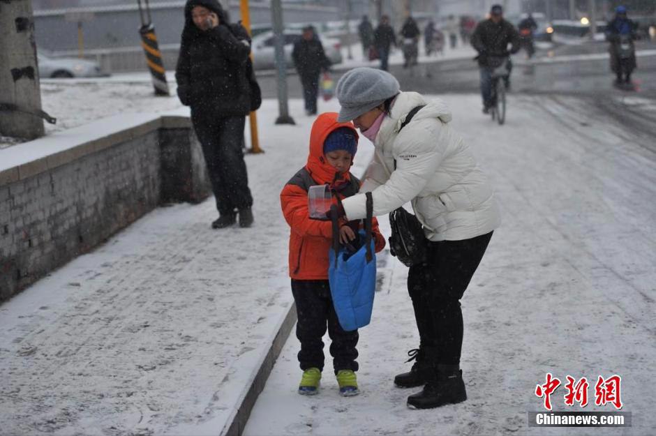 صور: بكين أول يوم تساقط الثلج عام 2014 (6)