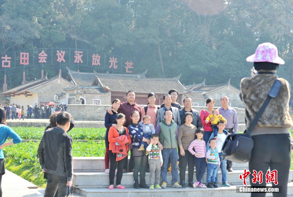 الصين تستقبل 231 مليون زائر خلال الأسبوع الذهبي لعيد الربيع لعام 2014 (4)