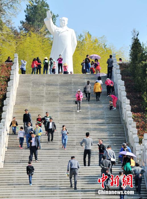 الصين تستقبل 231 مليون زائر خلال الأسبوع الذهبي لعيد الربيع لعام 2014 (5)
