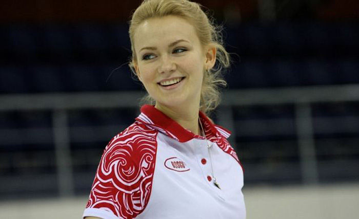 Curler Alexandra Saitova،21 عاما